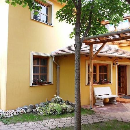 에스테르곰 Karpatia Panzio B&B 외부 사진