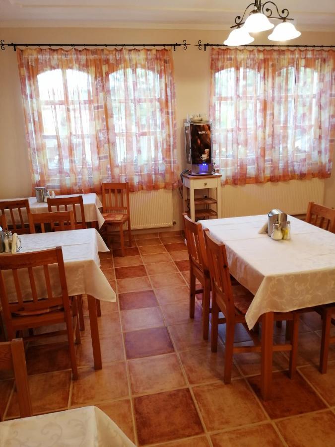 에스테르곰 Karpatia Panzio B&B 외부 사진