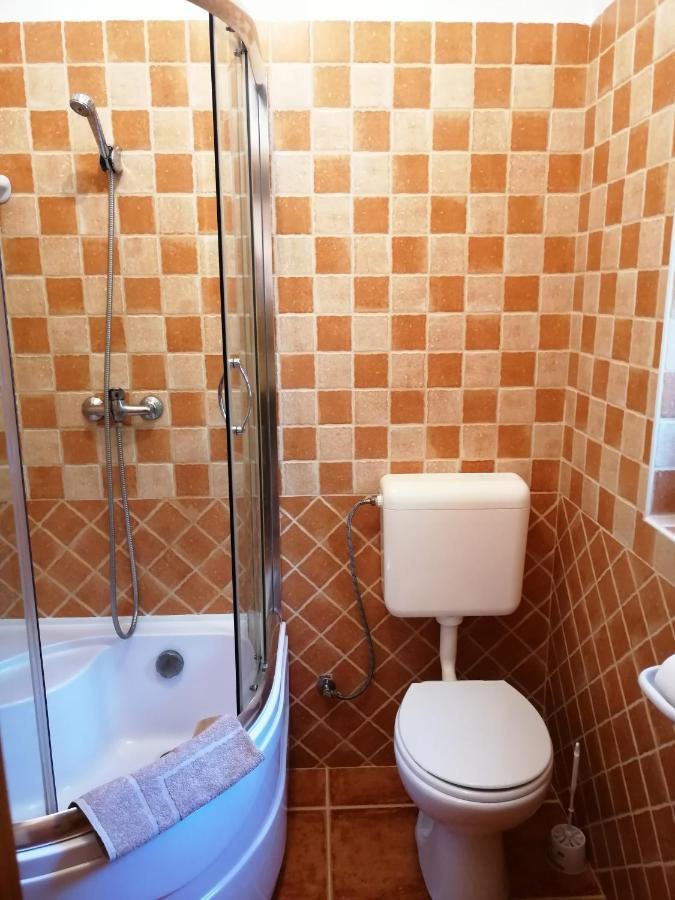 에스테르곰 Karpatia Panzio B&B 외부 사진