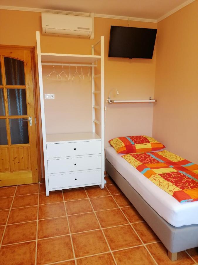 에스테르곰 Karpatia Panzio B&B 외부 사진
