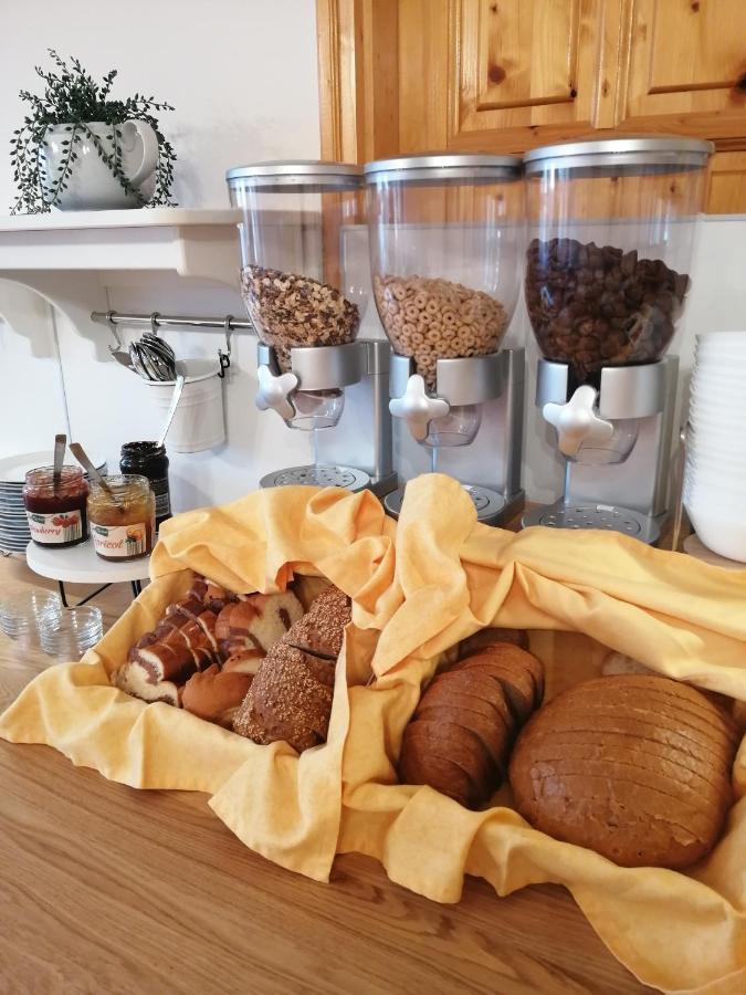 에스테르곰 Karpatia Panzio B&B 외부 사진