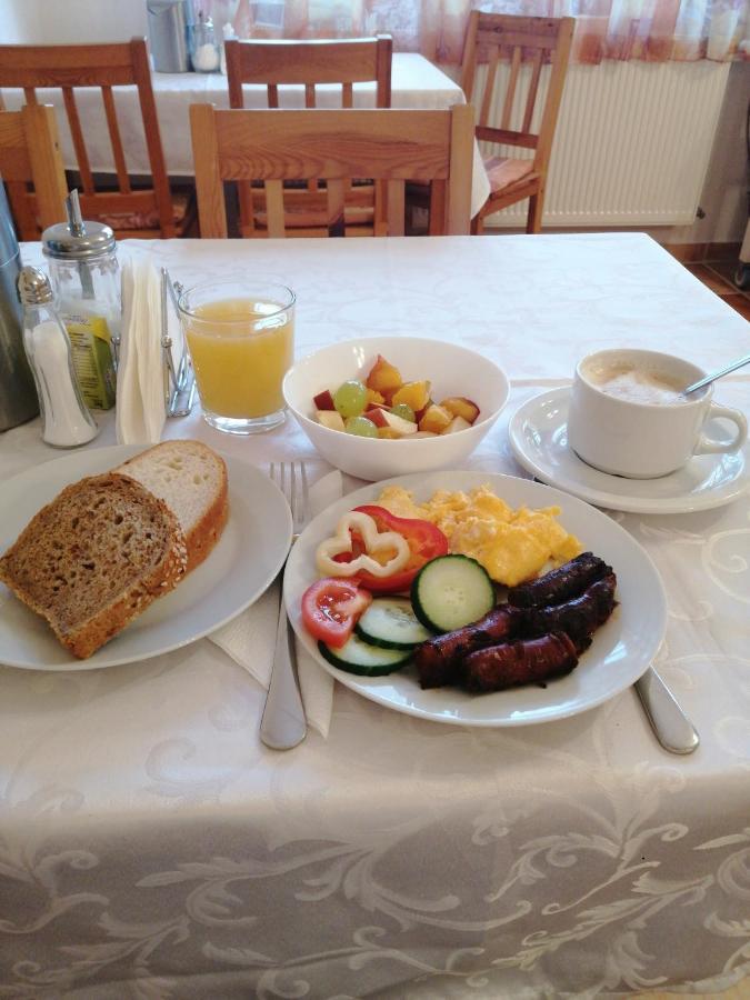 에스테르곰 Karpatia Panzio B&B 외부 사진