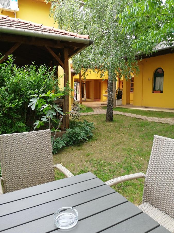 에스테르곰 Karpatia Panzio B&B 외부 사진