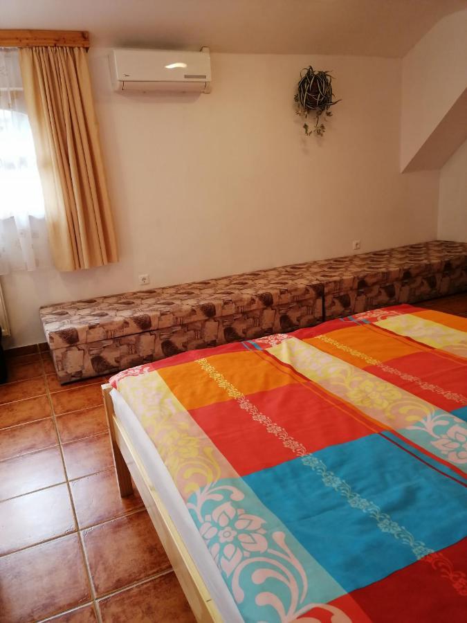에스테르곰 Karpatia Panzio B&B 외부 사진